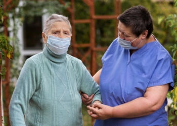 Perawat vs Caregiver