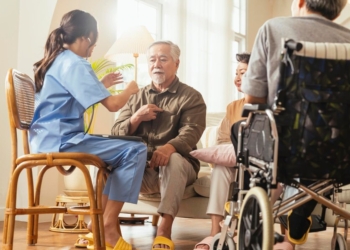 Tips dan Cara Menemukan Perawat Lansia Berkualitas