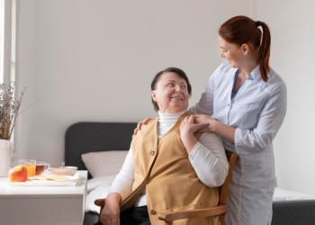 Caregiver Pasien Stroke Perawatan yang Tepat untuk Pemulihan