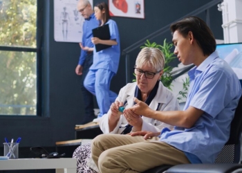 tips memilih perawat stroke