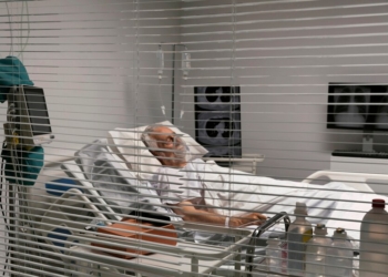 perawat ICU di rumah