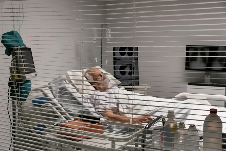perawat ICU di rumah