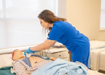 mengapa pasien stroke perlu didampingi caregiver profesional